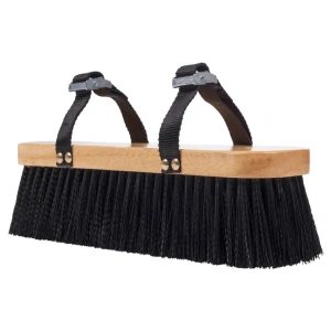 The QHP Scrub and Massage Brush is a fantastic tool for keeping your horse happy and well-groomed. It’s designed to attach easily in both the stable and field, thanks to its two durable straps, which ensure a secure fit wherever you choose to place it.