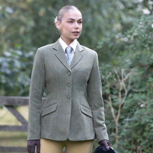 The Equetech Thornborough Classic Tweed Competition Jacket is a smart choice for a range of disciplines, whether that is out in the countryside or in the show ring. It is tailored to give a flattering fit, with a smart herringbone tweed outer with subtle overchecks, and lined inside with a rich jacquard material. Further features include flap pockets with concealed zip pockets for storing your valuables in, along with a rich self fabric collar and pocket welts for a classic look. Down the front are classic foxhead buttons and at the back are double vents.