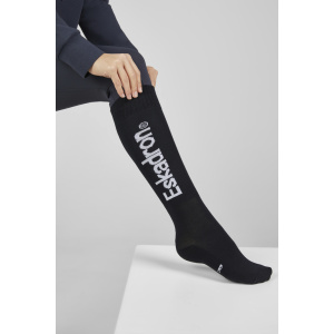 The Eskadron Tall Riding Socks offer the perfect combination of comfort, style, and functionality. Making them an essential piece for any equestrian. Made from soft, breathable cotton. These knee-high socks provide a snug yet comfortable fit. Ensuring you stay cool and dry throughout long hours in the saddle or while working around the stable. The fabric allows for optimal breathability, keeping your feet comfortable and fresh during even the most demanding rides. Designed with a focus on comfort, these socks feature an extremely soft footbed that delivers superior cushioning and support. This added cushioning helps to reduce fatigue, making them ideal for long riding sessions or daily stable work. The soft footbed also enhances the overall comfort, giving you a smooth, supportive feel all day long.