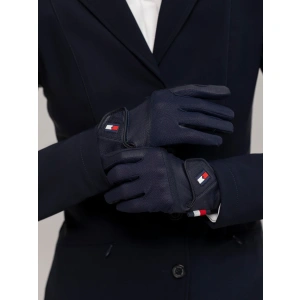The Tommy Hilfiger Duke Gloves in Desert Sky combine cutting-edge performance with classic style. Making them a must-have for anyone who values both functionality and elegance. These high-quality stretch gloves are crafted with precision, featuring non-slip fabric to ensure maximum grip and control during every activity. Whether you're riding, cycling, or enjoying outdoor adventures. The non-slip fabric ensures you maintain a firm hold on whatever you're doing.
