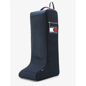 The Tommy Hilfiger Signature Boot Bag in desert sky is the perfect combination of style, practicality, and protection for your riding boots. Designed with competitive equestrians in mind, this elegant yet functional bag ensures your boots remain in pristine condition, whether stored at home, transported to the yard, or taken to competitions. Crafted from high-quality materials, this boot bag offers both durability and sophistication. The spacious interior includes a lined divider pocket, keeping each boot separate to prevent scuffs and scratches. The secure zip closure ensures your boots stay protected from dust, dirt, and accidental damage, making it an essential addition to any rider’s gear.